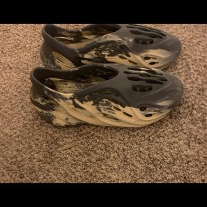 Yeezy Foam Runner MXT Moon Gray